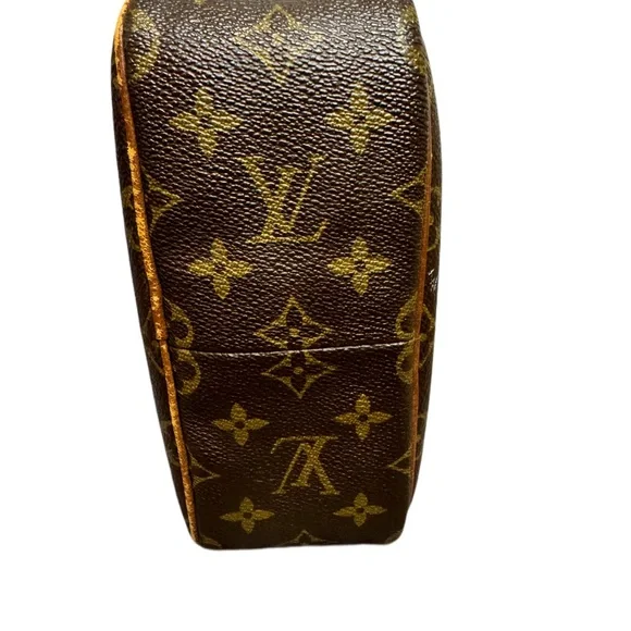 LOUIS VUITTON Marceau Messenger Crossbody - Picture 6 of 16